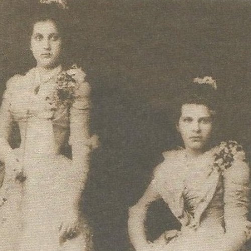 Famlia Bueno - As duas primeiras filhas do Coronel Amncio Bueno, Sylvia e Jlia, da primeira esposa, Maria Angela Teixeira Bueno. No atestado de bito consta apenas os nomes dessas filhas e do filho Egas, alm da primeira esposa, por ter sido o nico relacionamento que resultou em casamento (Acervo Blog Amncio Bueno) 