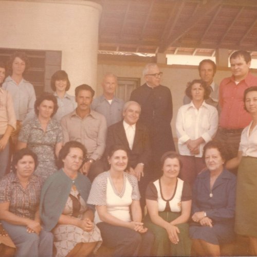 Primeira Comunho. Pastoral da catequese e curso de formao de catequistas: Maria Juliana Santos, Benedita Camilo, Ilda DalB; Ivete DalCorso, Irma Rizoni Chiavegatto e Carolina Lana, em 1980 (Acervo Casa da Memria Padre Gomes) 