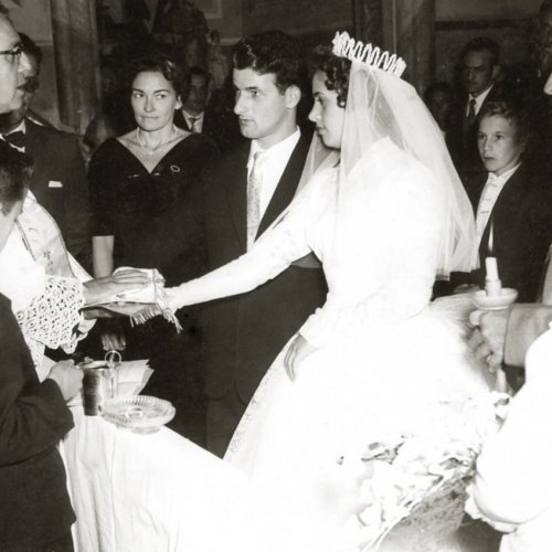 Padre Gomes durante a cerimônia do casamento de Rubens com Maria José Tenan Frazato, em 25 de junho de 1960 (Acervo Casa da Memória Padre Gomes) 