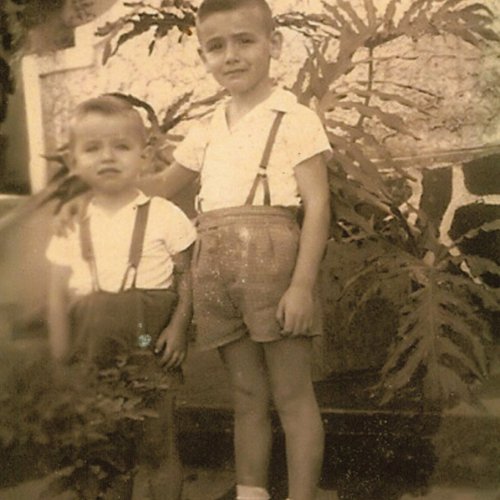 Os irmos Lus Claudio e Carlos, filhos de Paschoal, no ano de 1964 (Acervo Casa da Memria Padre Gomes) 