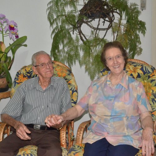 Arlindo e a esposa Lourdes durante a entrevista ao projeto Memrias de Jaguarina (Foto Gislaine Mathias) 