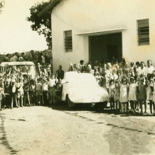 Inaugurao da Capela de Santa Cruz, em 1967, no bairro Tanquinho Velho (Acervo Casa da Memria Padre Gomes) 