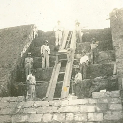 Foto mostra outro ângulo de construção dos pontilhões (Acervo Casa da Memória) 