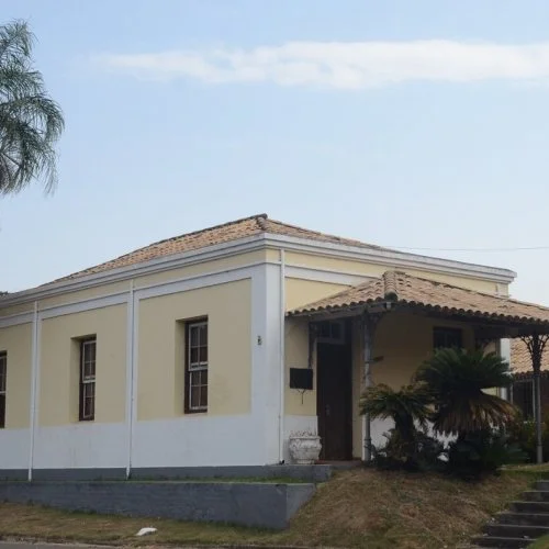Casa do Chefe foi construída no ano de 1879 e continua preservada (Crédito: Gislaine Mathias) 