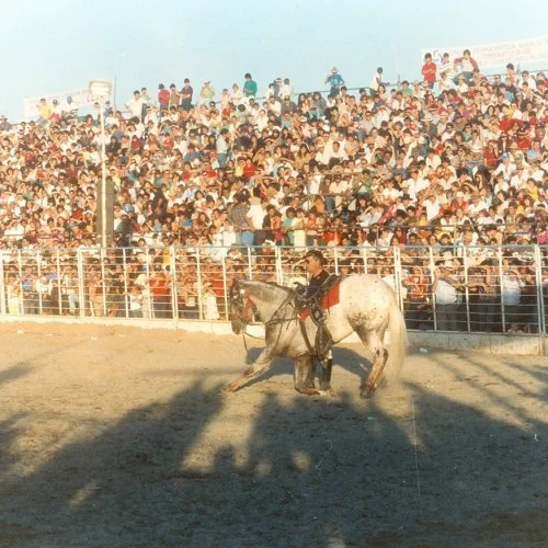 Campo do Padre lotado para apresentação do Rodeio de Jaguariúna (Acervo Casa da Memória) 