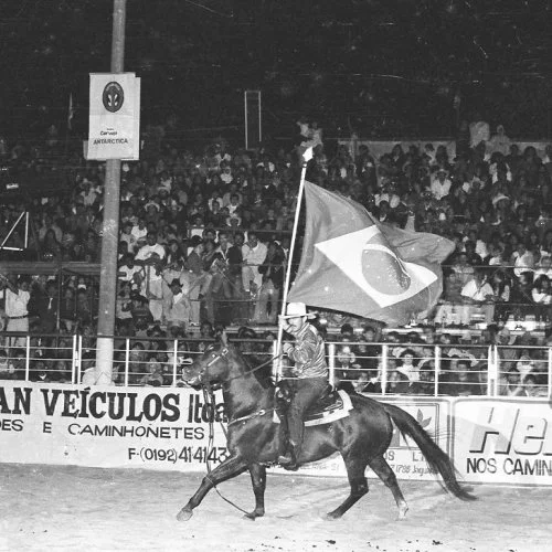 Valdomiro, idealizador da festa, durante abertura no Parque Santa Maria (Acervo Casa da Memória) 