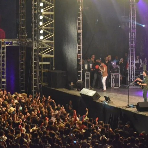 Música sempre é destaque e lota arena do Jaguariúna Rodeo Festival (Foto Gislaine Mathias) 