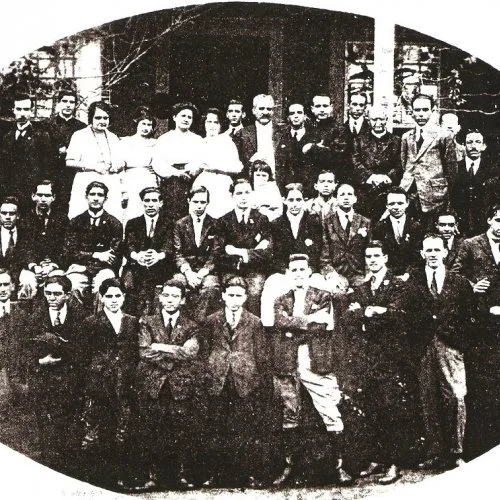 Mário de Andrade durante visita na Fazenda da Barra no ano de 1920  (Acervo: Casa da Memória Padre Gomes/coleção Sérgio K.M de Souza)  

