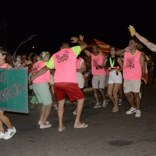 Desfile de blocos CarnaJaguá 