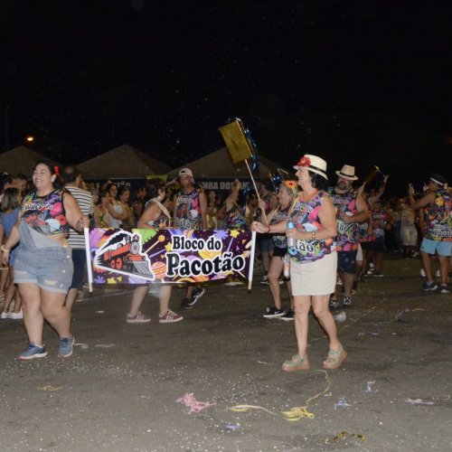 Desfile de blocos CarnaJagu 