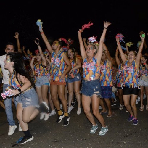 Desfile de blocos CarnaJagu 