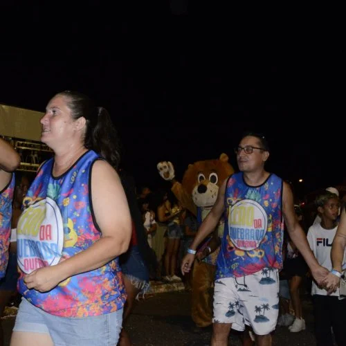 Desfile de blocos CarnaJaguá 