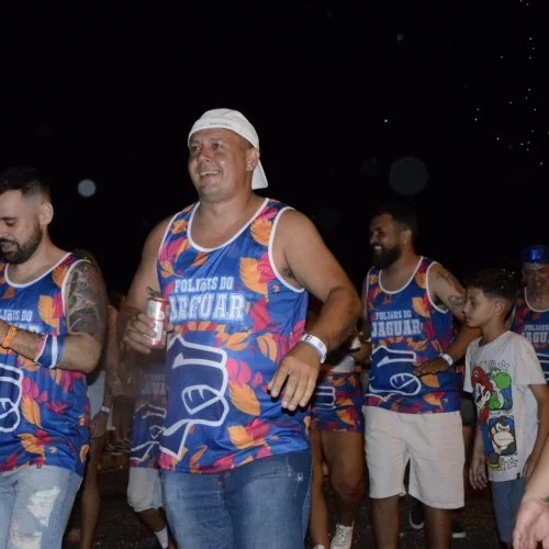 Desfile de blocos CarnaJaguá 