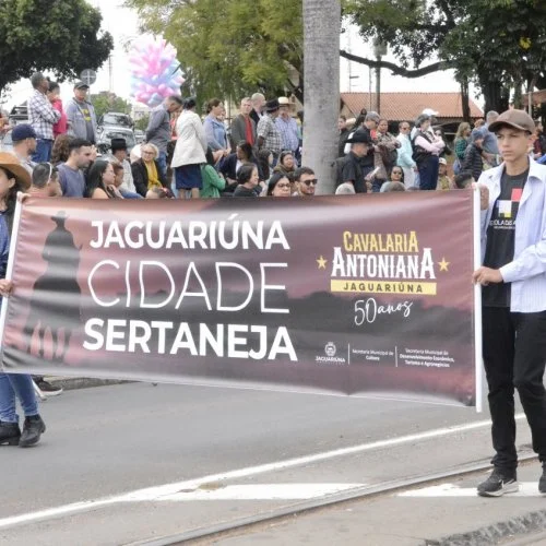 Desfile de alunos na 50ª Cavalaria Antoniana (Fotos Gislaine Mathias) 
