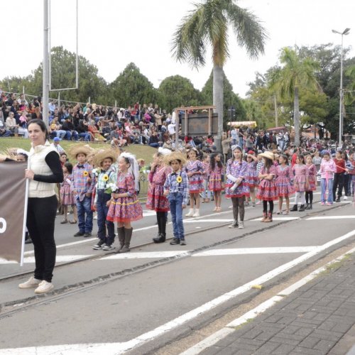 Desfile de alunos na 50 Cavalaria Antoniana (Fotos Gislaine Mathias) 