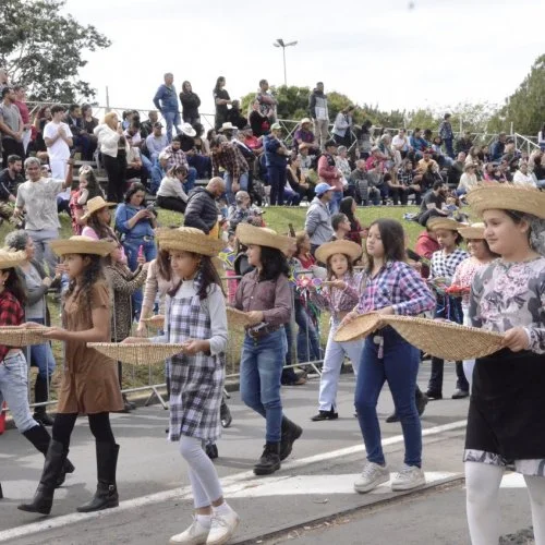 Desfile de alunos na 50ª Cavalaria Antoniana (Fotos Gislaine Mathias) 