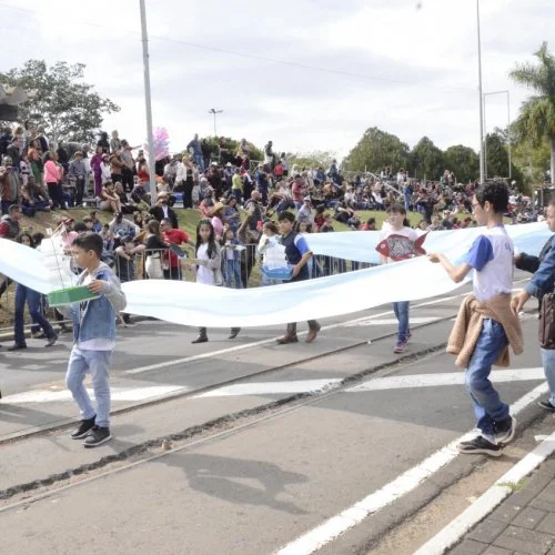 Desfile de alunos na 50ª Cavalaria Antoniana (Fotos Gislaine Mathias) 