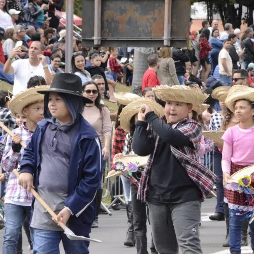 Desfile de alunos na 50ª Cavalaria Antoniana (Fotos Gislaine Mathias) 
