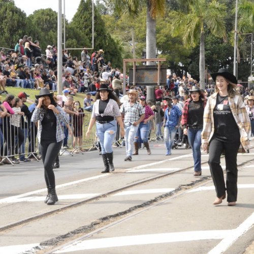 Desfile de alunos na 50 Cavalaria Antoniana (Fotos Gislaine Mathias) 
