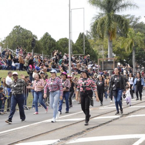 Desfile de alunos na 50 Cavalaria Antoniana (Fotos Gislaine Mathias) 