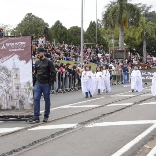 Desfile de alunos na 50ª Cavalaria Antoniana (Fotos Gislaine Mathias) 
