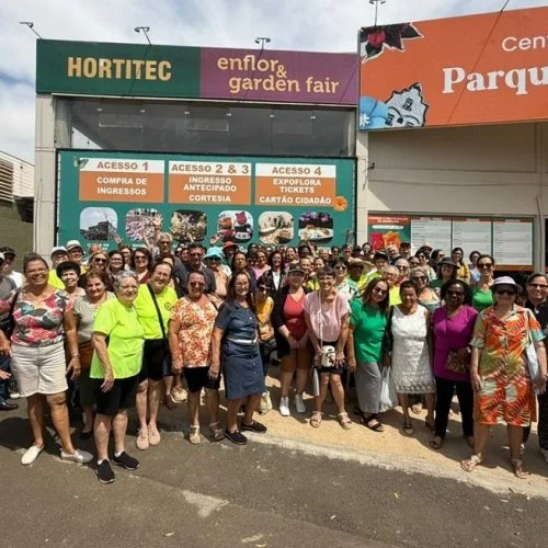 Expoflora de Holambra recebe a visita de 210 idosos de programas esportivos de Jaguariúna 