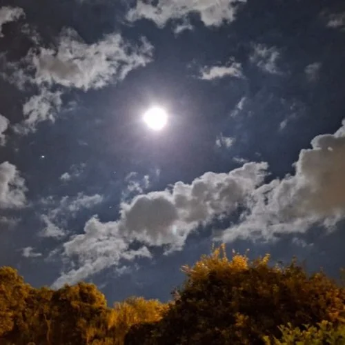 Numa noite onde o céu de Jaguariúna parece uma pintura com a união de cores e luzes 
