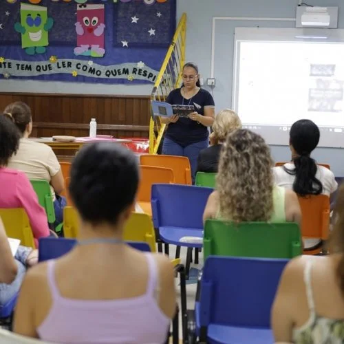 Profissionais das EMEIs e creches de Jaguariúna participam de encontro do Programa Leitura e Escrita 