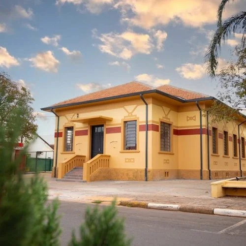 Prédio histórico da antiga Escola Cardona é revitalizado para abrigar Centro de Formação Educacional