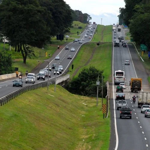 Renovias estima que mais de 632 mil veículos circulem pelas rodovias da região no feriado de Tiradentes