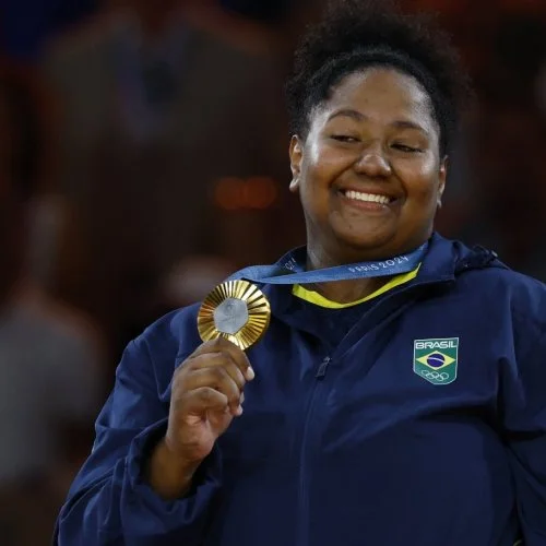 Campeã olímpica de Judô realiza aula aberta da modalidade na cidade de Amparo 
