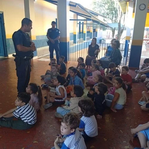  Educação e Segurança Pública realizam ação de conscientização no trânsito em Jaguariúna 