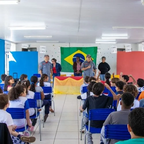 Educação realiza primeira formatura do projeto Bombeiro na Escola no Amâncio Bueno 