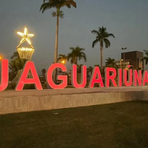 Letreiro de Jaguariúna na entrada da cidade recebe iluminação vermelha pela doação de sangue 