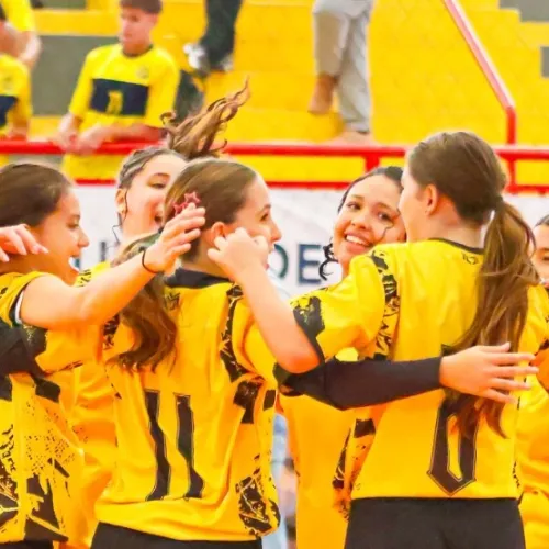 Vôlei do Tozzi avança para a fase inter-regional dos Jogos Estudantis