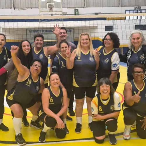 Vôlei e natação se destacam em competições regionais