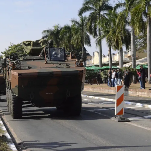 Desfile de viaturas históricas abre evento da Revolução de 32
