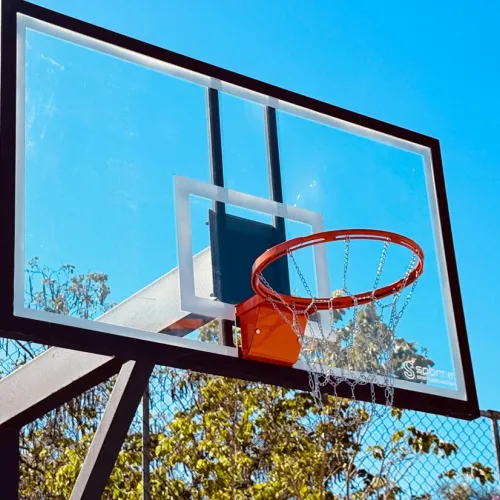 Quadra de basquete do Parque Serra Dourada é revitalizada