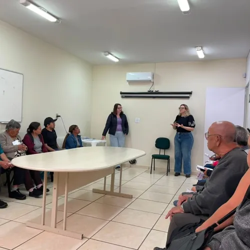 CRAS Nassif realiza ação comunitária da campanha Agosto Lilás