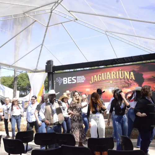 Jaguariúna Country Show faz apresentação no palco da BES