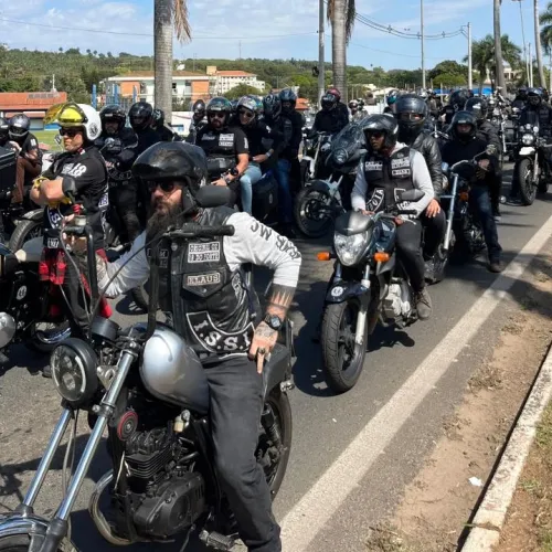 Passeio Motociclístico arrecada alimentos e leite para Fundo Social