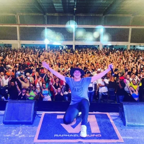 Raphael Aquino canta neste sábado no Parque Santa Maria