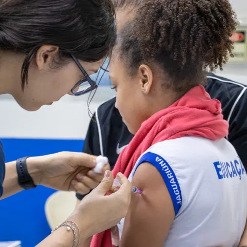 Saúde realiza ação de imunização na Escola Maria Tereza Piva