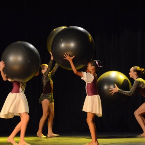 Festival de Gin?stica e Dan?a 